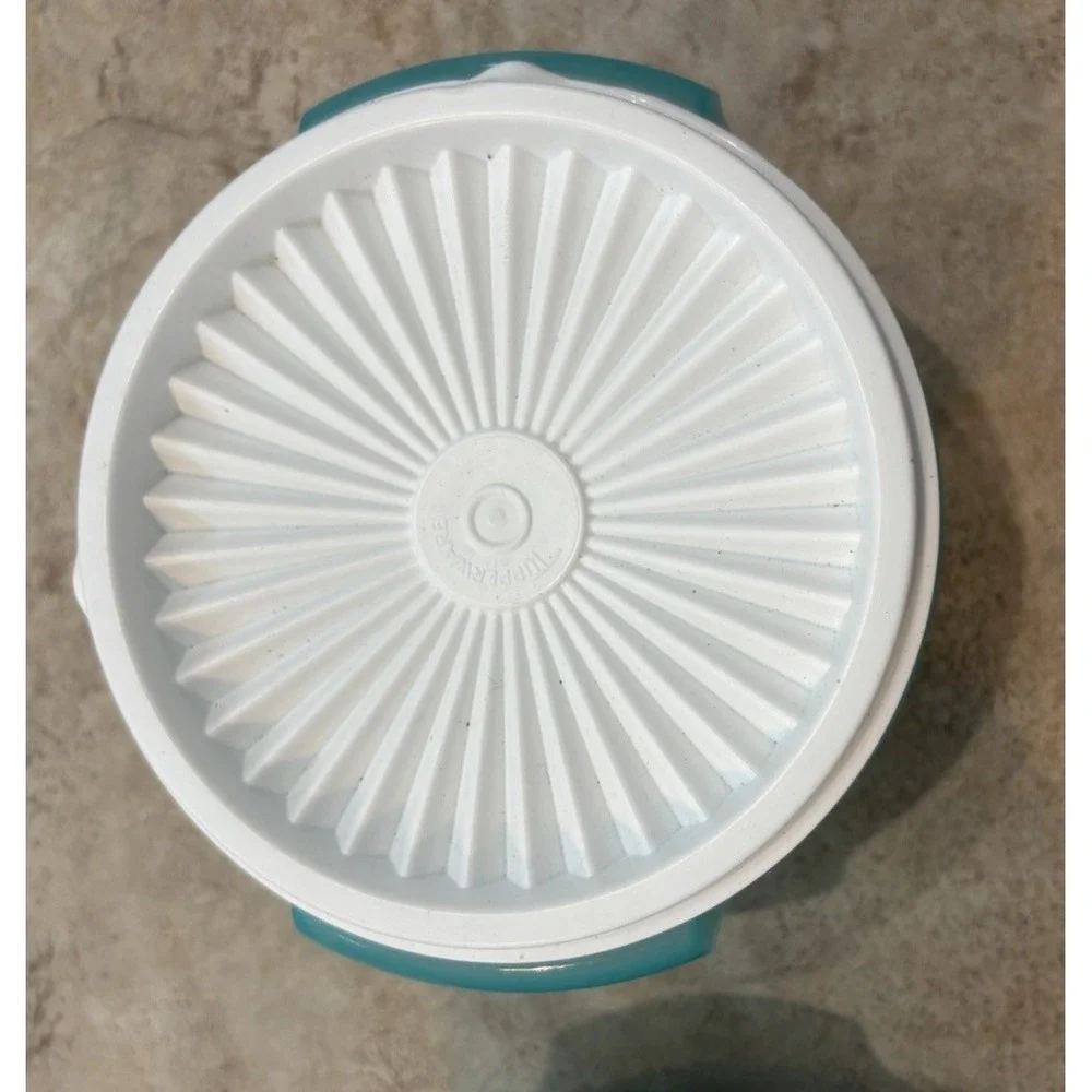 Tupperware Servalier Bowls 20oz Set of 2 Teal Blue Sunburst Instant Seals Mexico